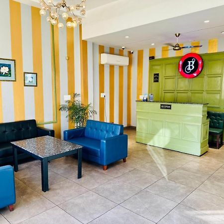 Hotel Golden Fern Патиала Экстерьер фото