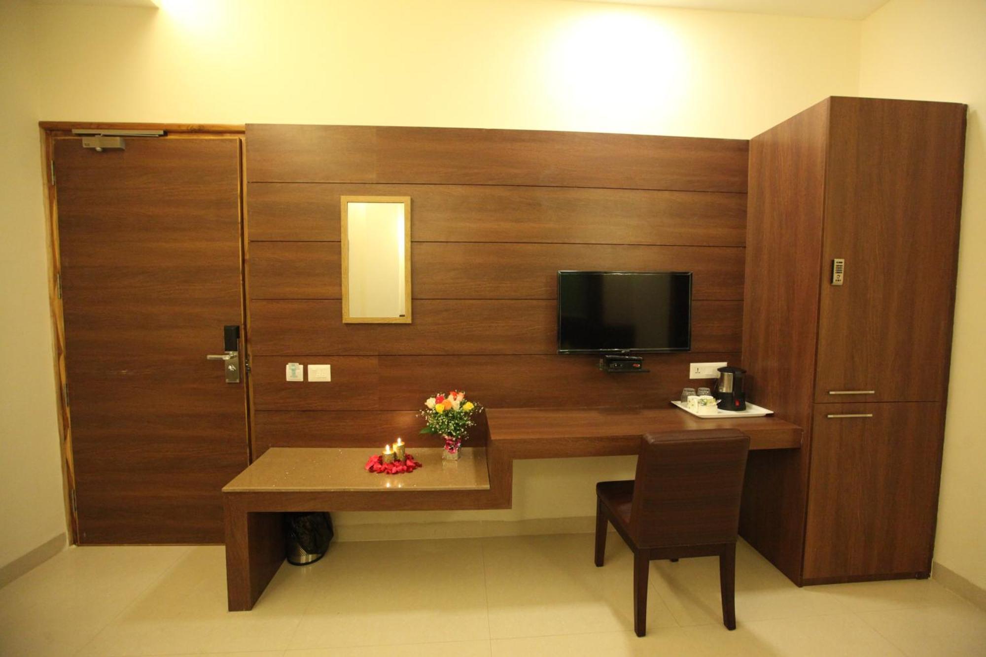 Hotel Golden Fern Патиала Экстерьер фото